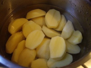 отвариваем картофель
