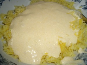 желток растертый с сахаром и картошка