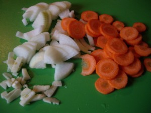 морковь колечками и лук