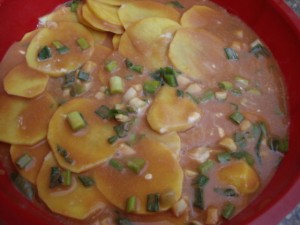 картошка в томатной смеси