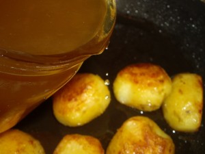картошку поливаем медом