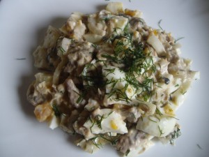 kartofeljnij salat so skumbriej v sobstvennom soku