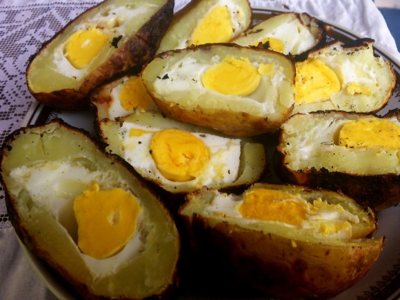 картошка с яйцом на костре