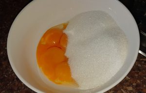 яйца и сахар