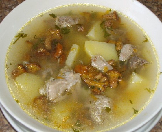 kartofeljnij sup s lisi4kami