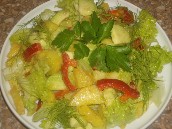 kartofeljnij salat s avokado