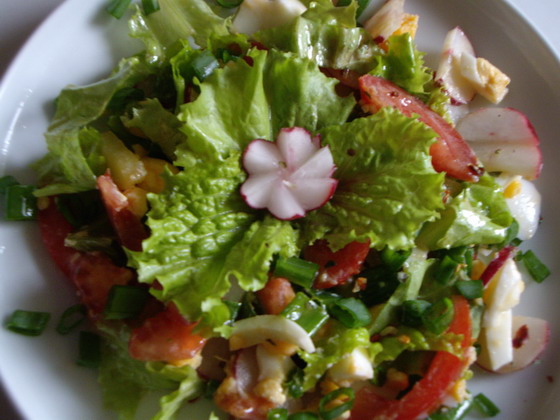 kartofeljnij salat s ovowami i maslinami