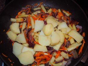 картошка с обжаренными овощами