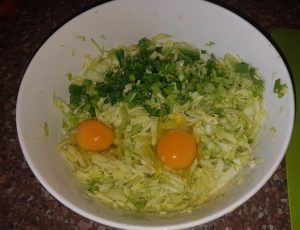 лук, яйца и капуста