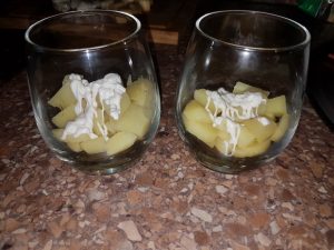 вареный картофель в стакане